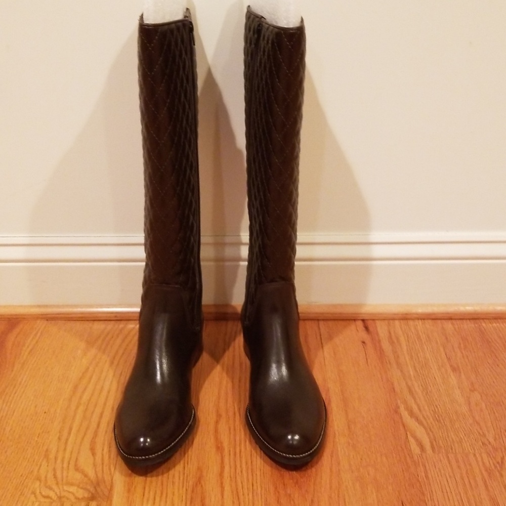 Ladies pair of boots
